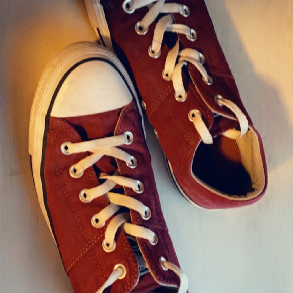 Maroon converse